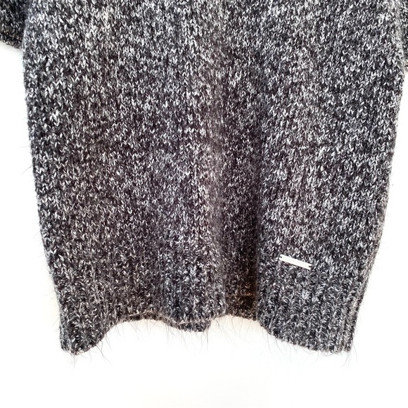 Michael Kors sweater with v-neck and short bat-wing sleeves - Picture 7 of 11